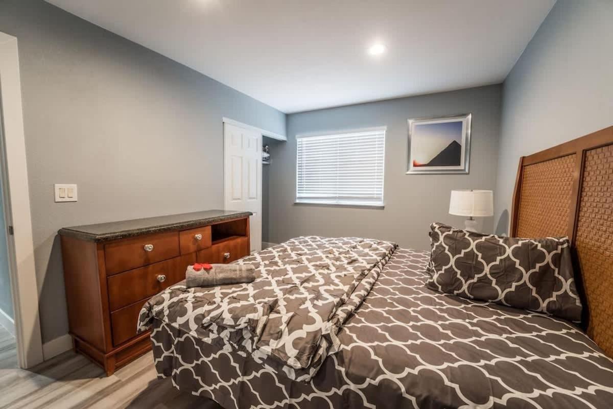 Luxury Living Just Steps From The Strip Ferienhaus *