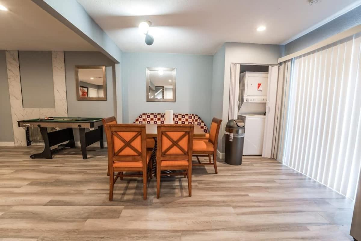 Luxury Living Just Steps From The Strip Ferienhaus *