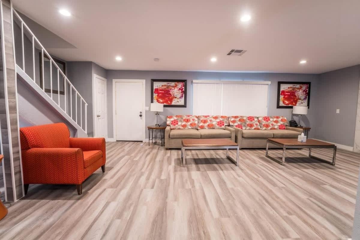 Luxury Living Just Steps From The Strip Ferienhaus *